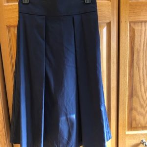 NWT Navy blue Harlow & Graham pleated front skirt with pockets